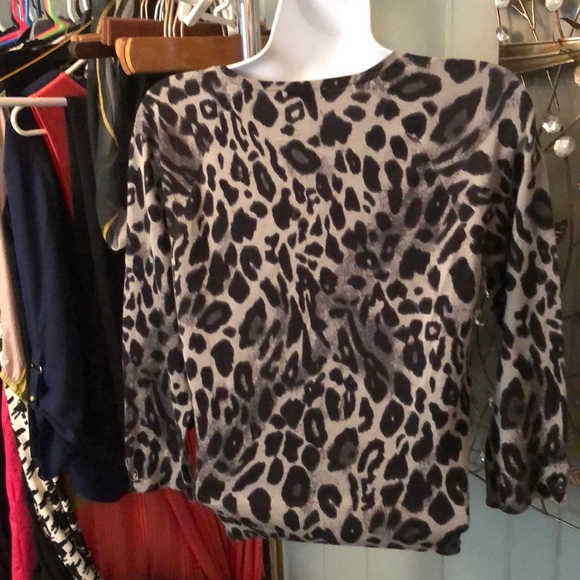 Ann Taylor leopard print cardigan size small - Picture 2 of 3